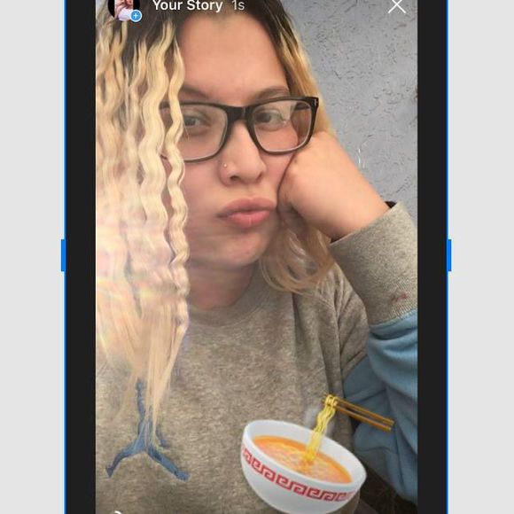 Meet your Posher, Selena - Picture 1 of 1